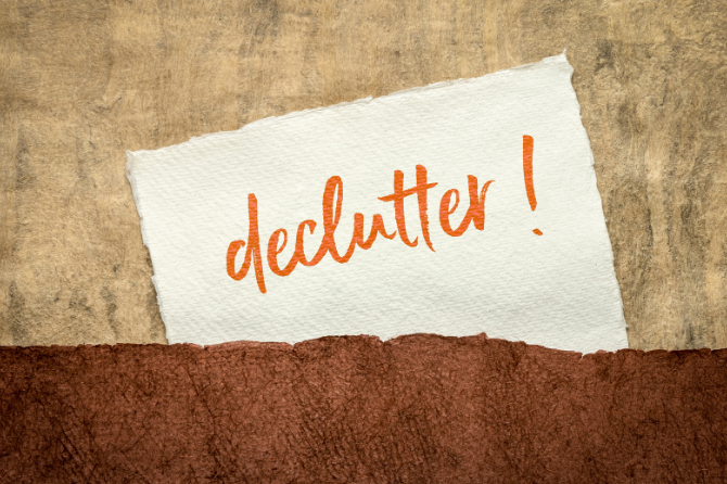 Decluttering energetico: come purificare la casa con le candele zodiacali